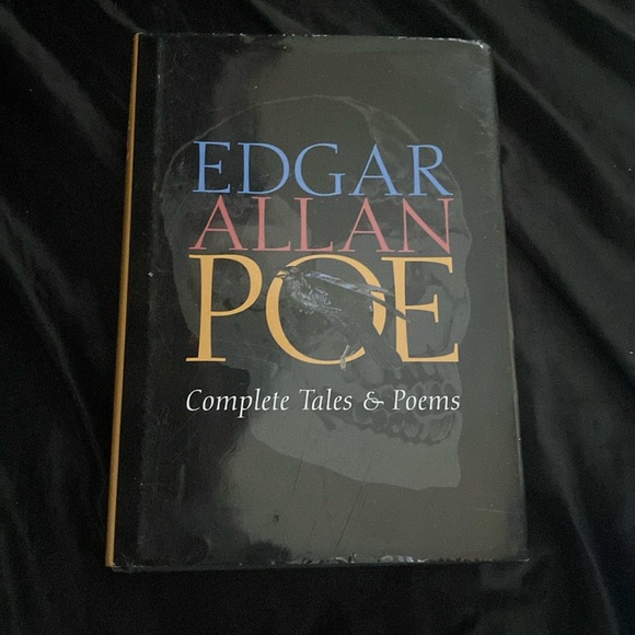 Book title: Edgar Allen Poe complete tales and poems - Picture 1 of 2